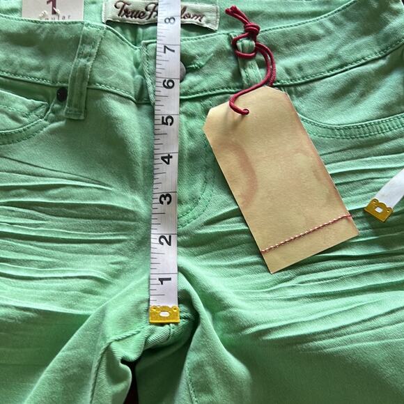 True Freedom Juniors Size 1 Green Stretch Denim Skinny Jeans NWT - Picture 7 of 9